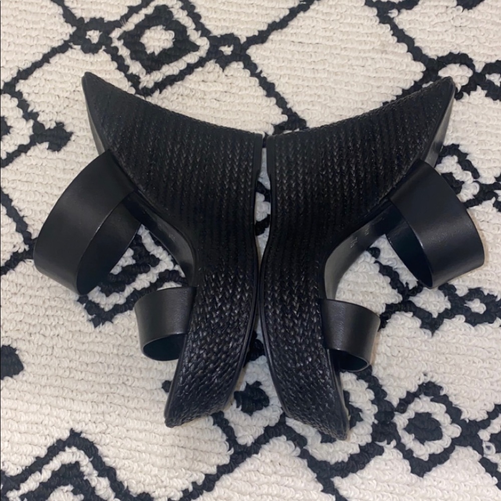 Black Wedges